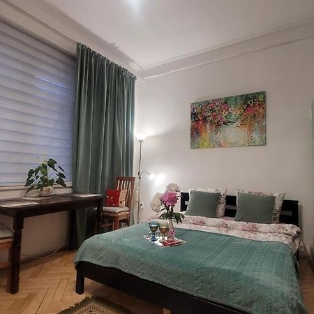 Central Apartment On Rynok Square Львів Екстер'єр фото