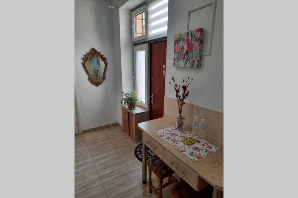 Central Apartment On Rynok Square Львів Екстер'єр фото