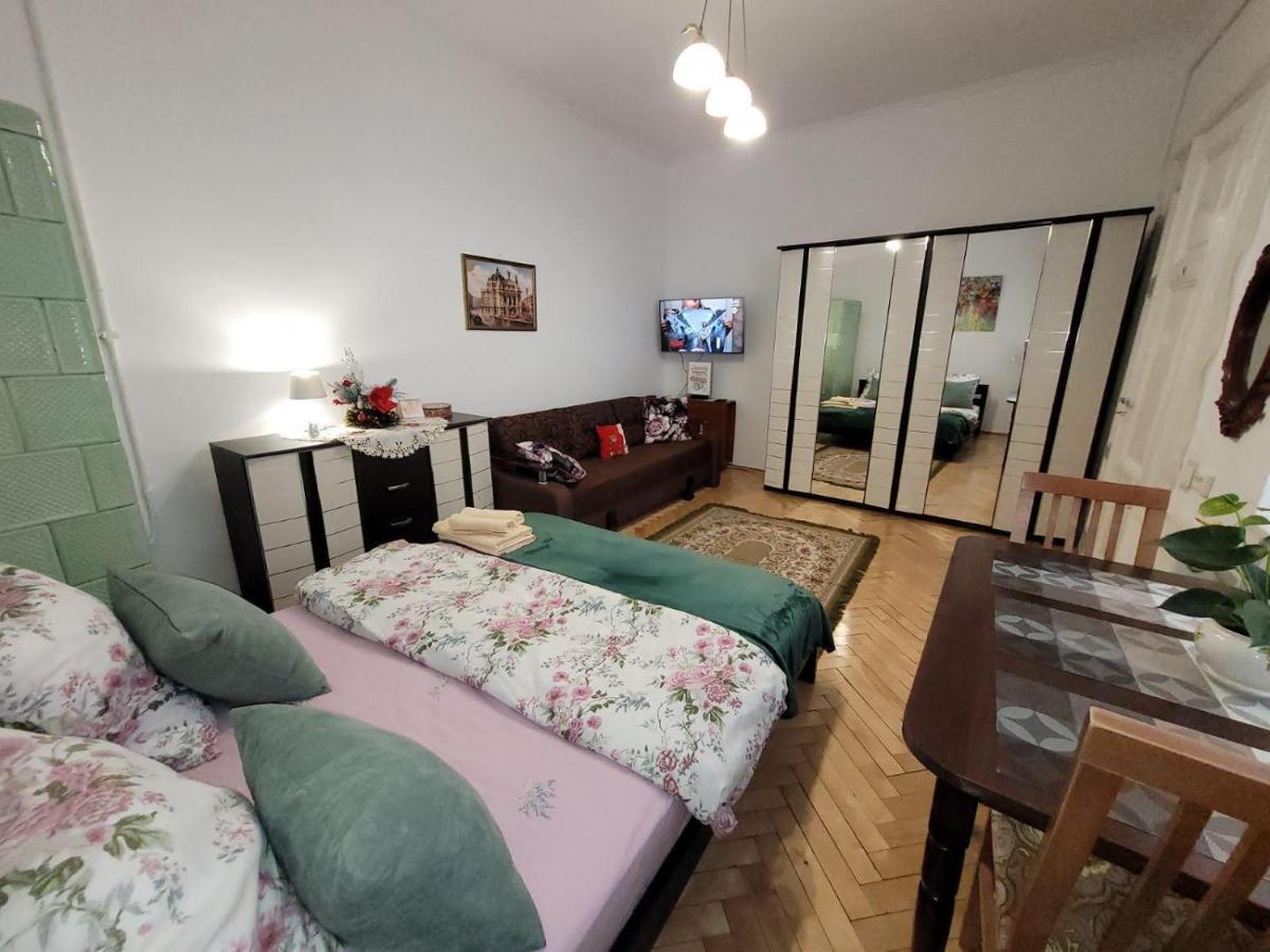 Central Apartment On Rynok Square Львів Екстер'єр фото