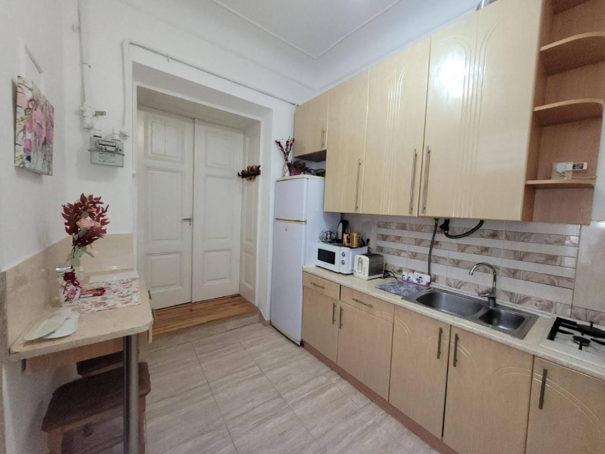 Central Apartment On Rynok Square Львів Екстер'єр фото