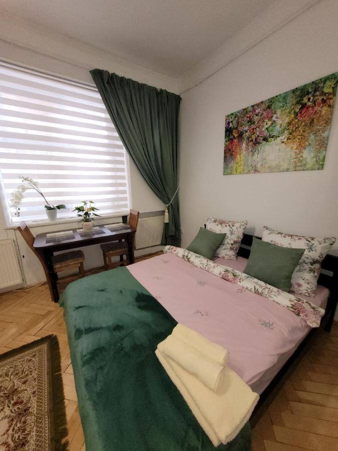 Central Apartment On Rynok Square Львів Екстер'єр фото